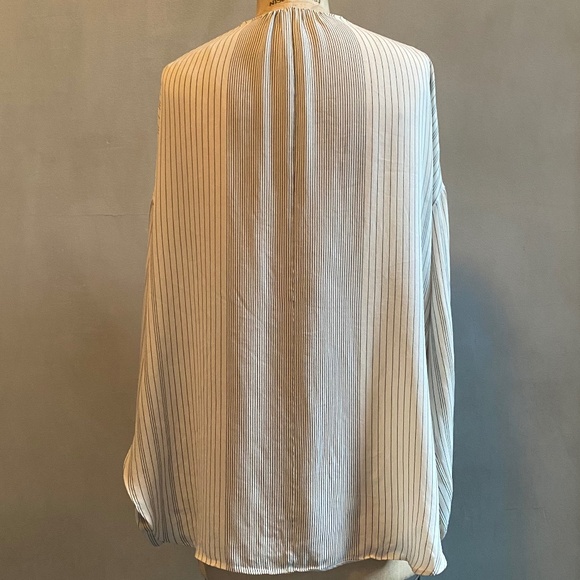 Vince Cream w/Black Variegated Stripes Tunic Blouse, Size Medium - Picture 2 of 8